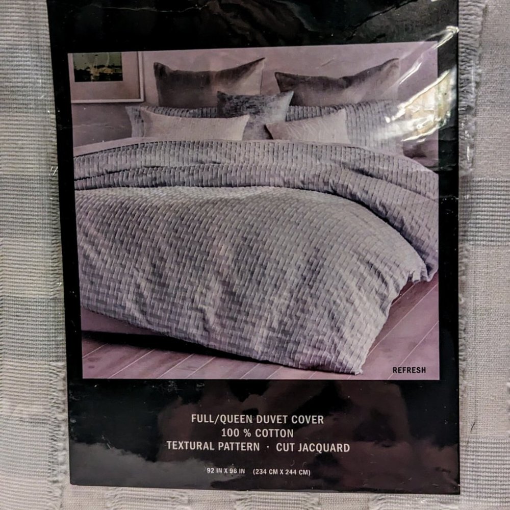 DKNY Full/Queen Duvet Cover NWT!